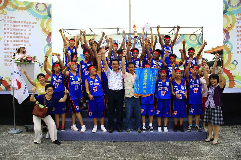 本校榮獲第20屆台灣北東區心智障礙啦啦隊比賽特優獲獎照片