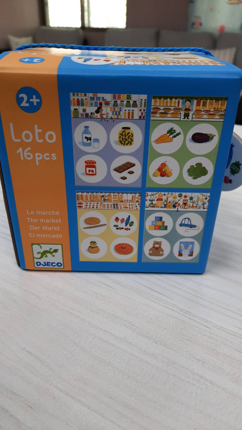 桌遊-商店街購物  1.建構用品分類概念，如：甜點餅乾、蔬菜水果、玩具、日常用品四大類  2.學習詞彙命名，並進行簡單的假扮遊戲