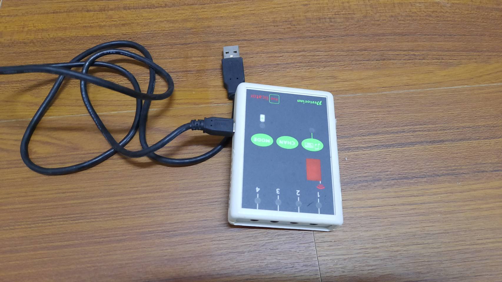 藍芽無線開關供溝通輔具f款使用，提供給多重障礙(無法自行按壓或滑動板面時)，可當作轉接器並搭配特殊開關以使用平板輔具